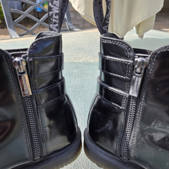 Dr. Martens Flora II Sz US 6 AirWair Heel Smooth Leather Buckle Chelsea Zipper - Picture 15 of 16